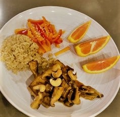 Tofu with mushroom meal rich in vegan collagen building blocks