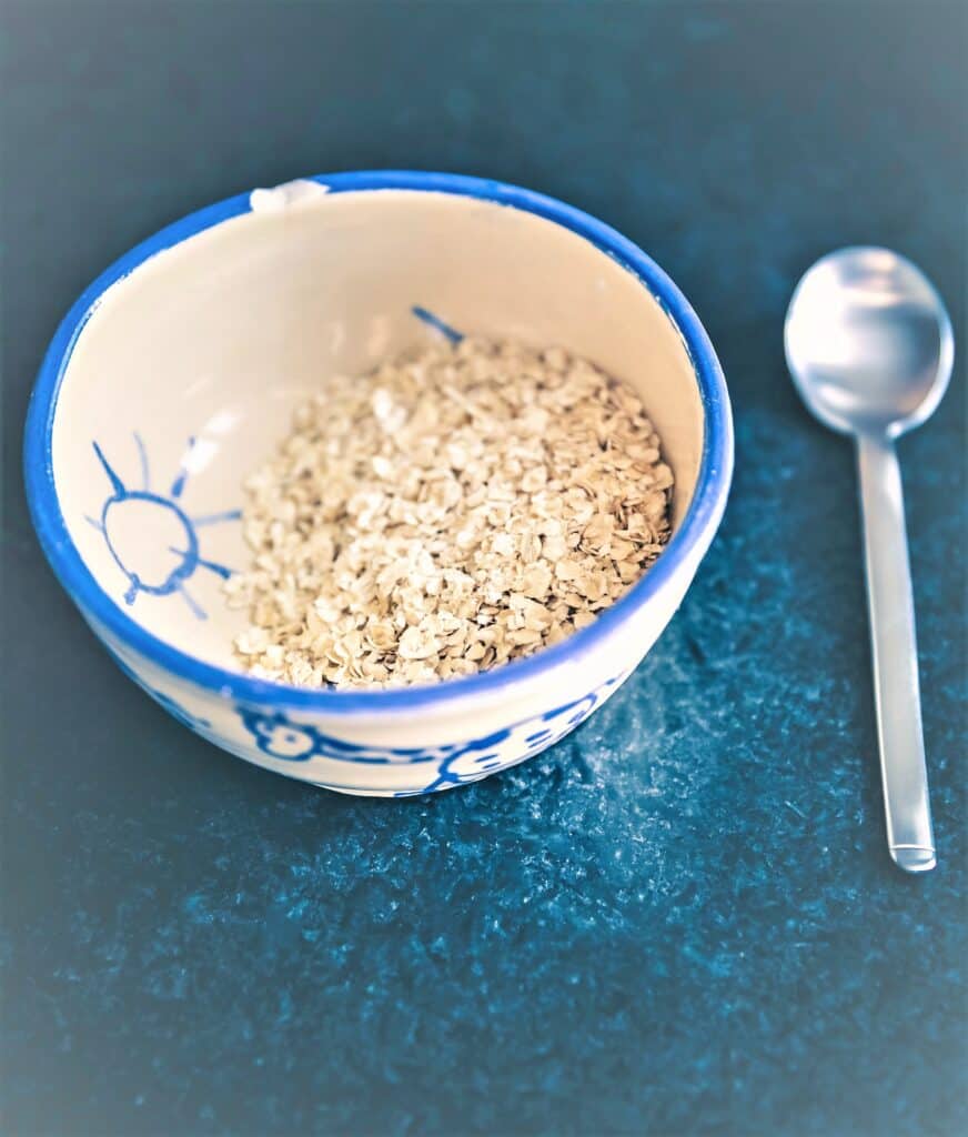 Raw oats in chipped bowl 