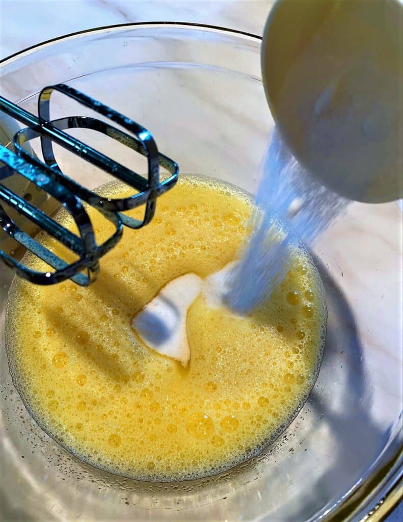 adding sugars to eggs for carb-sonscious erythritol brownies