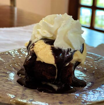 Brownie sundae with fewer carbs because of erythritol