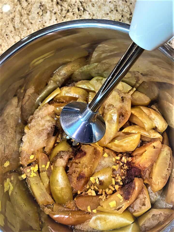 Using the emulsion blender on cooked apple mixture in the Instant Pot