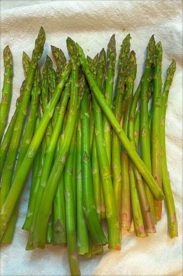 Damp asparagus on an ivory kitchen towel